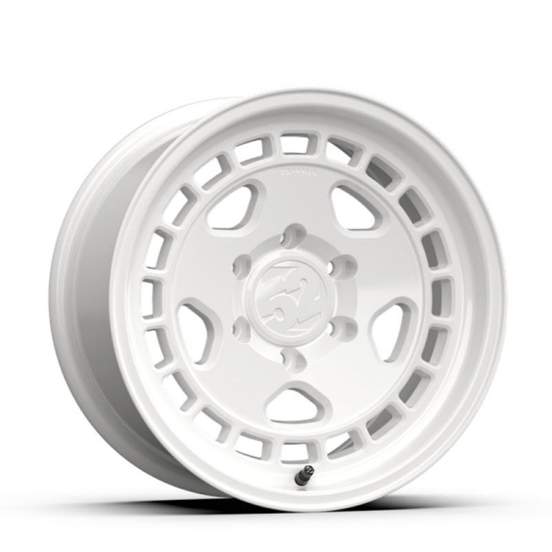 fifteen52 Turbomac HD Classic 17″ 5×150 Classic White