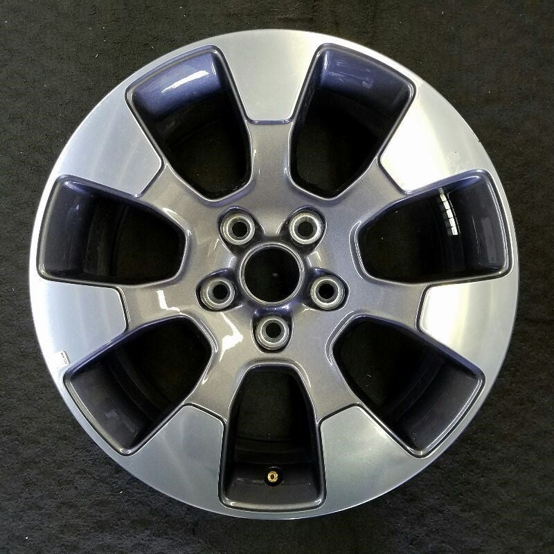 18″ WRANGLER 18 VIN X 6th digit JL body 18×7.5 7 spoke opt WPT polished face with Tech gray pockets Original OEM Wheel Rim